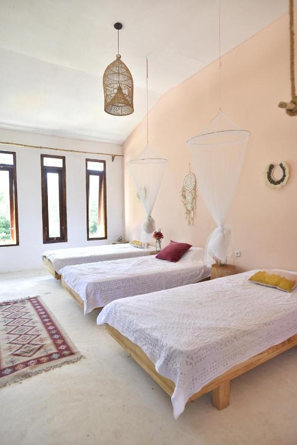 Lambo Homestay Waikabubak Zewnętrze zdjęcie
